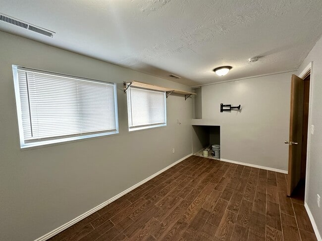 Building Photo - 8324 S Carmen Ct