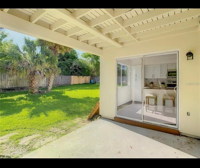 Building Photo - 401 Woodview Dr