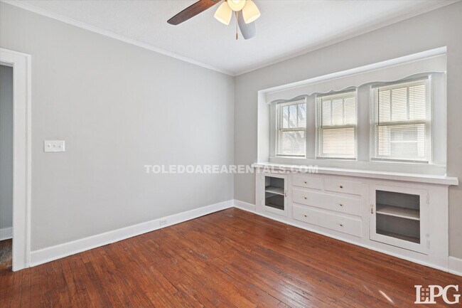 Building Photo - 4138 N Lockwood Ave