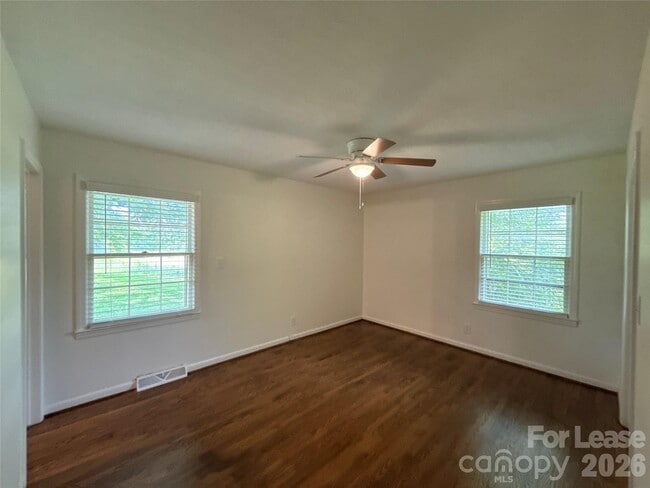 Building Photo - 112 NC-218