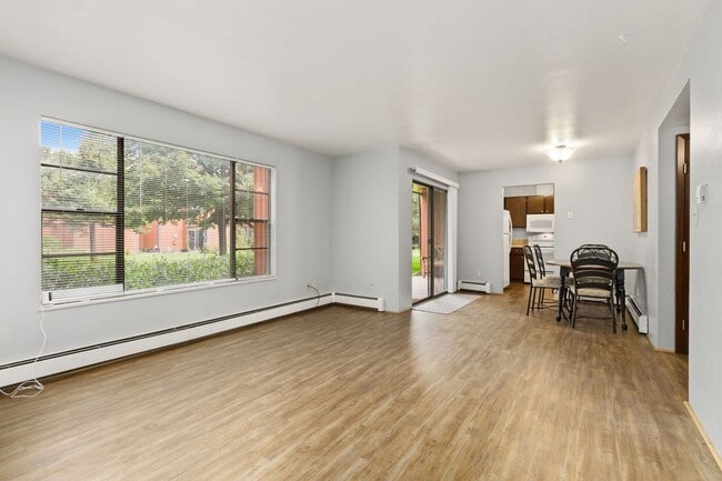 Building Photo - $250 OFF FIRST MONTHS RENT: 2 Bedroom, 1 Bathroom Apartment, trash, water, and hot water heat inc...