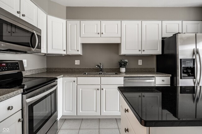 Building Photo - 8651 Jaffa Ct Dr E