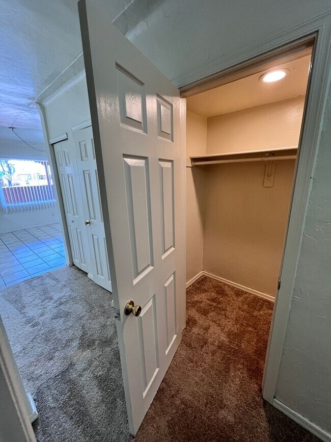 Building Photo - Central- 3 bedroom/ 2 bathroom house