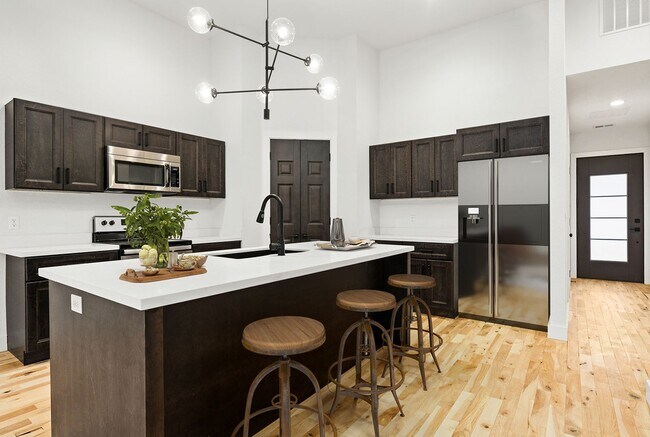 Building Photo - Two Bedroom Twin Villa with Attached 1-Car...