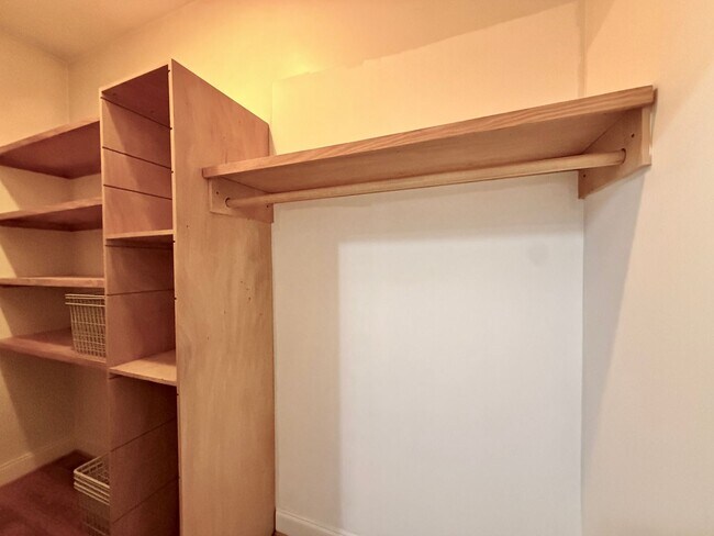 Building Photo - Recently Updated 4-Bedroom Ranch Home w/a 2 Bedroom Guest Cottage! Ready 05-01-26! Pet Friendly Home