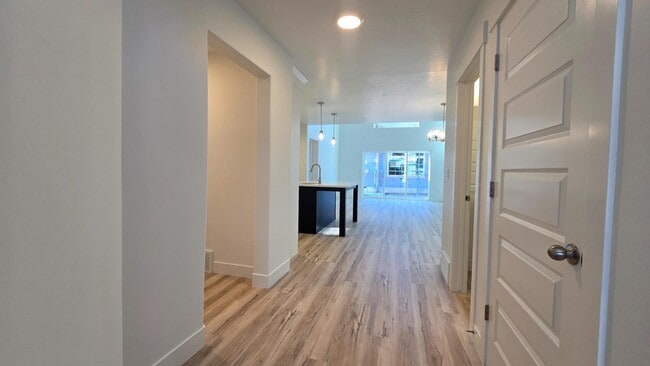 Building Photo - 1005 N 3620 W