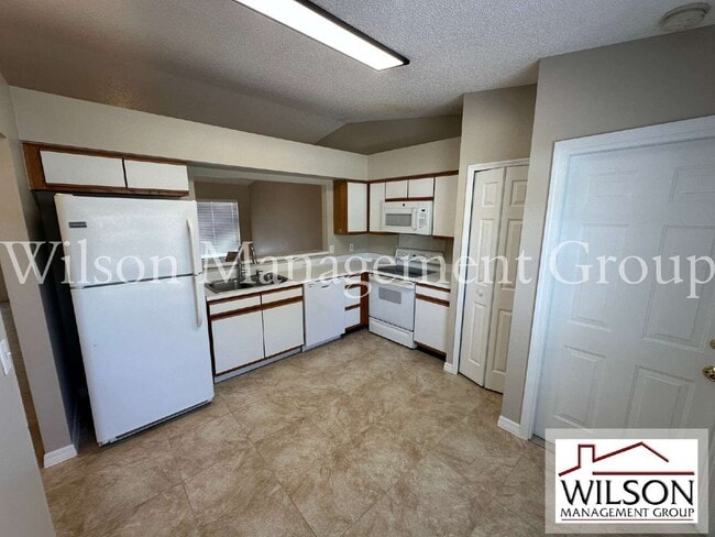 Building Photo - 660 Marlene Dr
