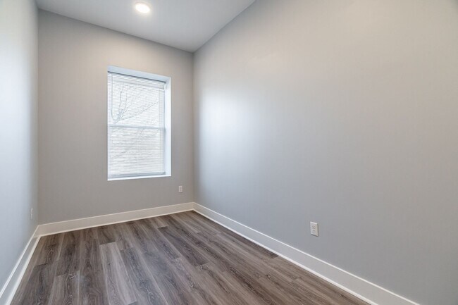 Building Photo - 806 N 41st St
