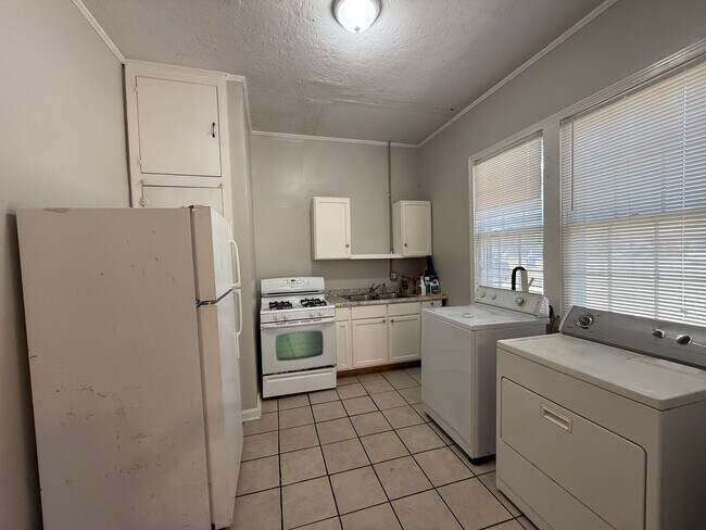 Building Photo - 427 General Mouton Ave