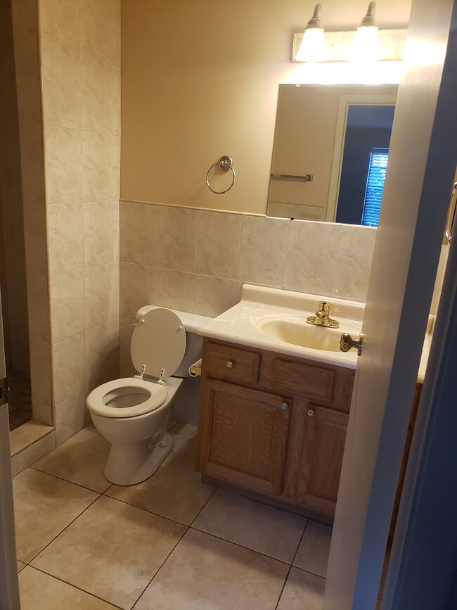 Building Photo - 128 Camphor Cir