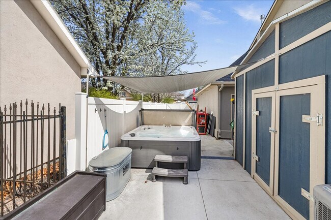 Building Photo - 2279 S Bear Claw Way