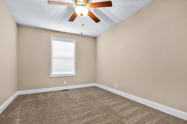 Building Photo - Pet Friendly Three Bedroom!