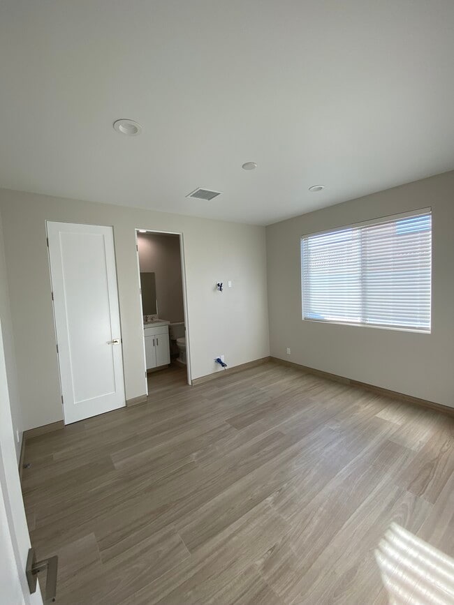 Building Photo - 3155-3152 E San Juan Rd
