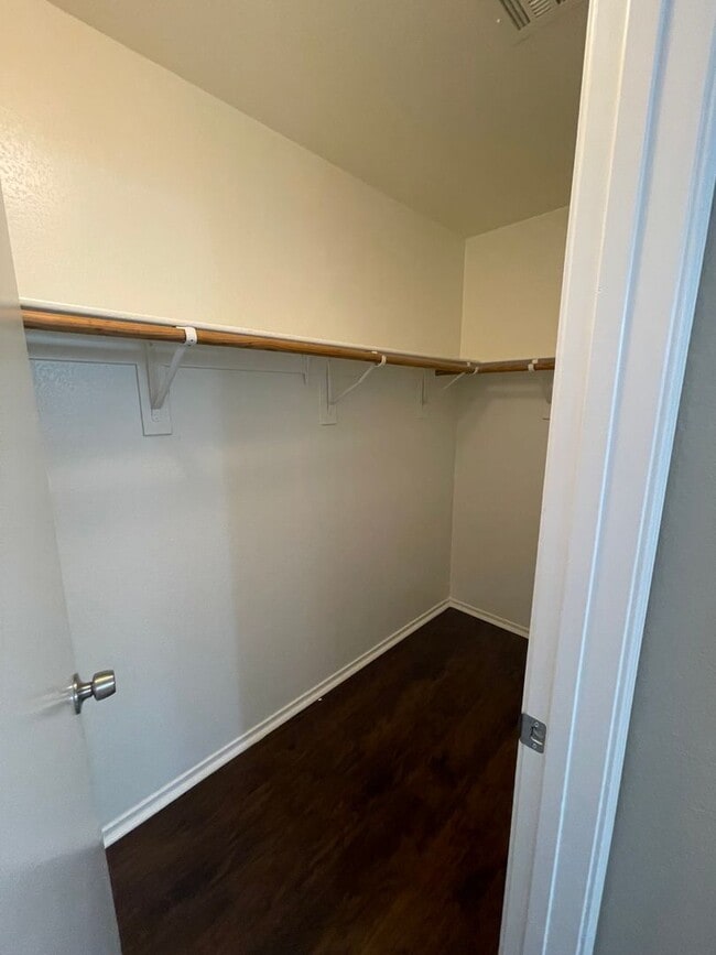 Building Photo - 3026 Honeysuckle Ave