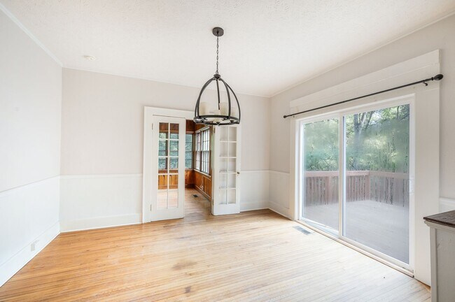 Building Photo - Beautifully updated House in Rivermont