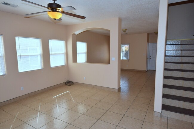 Building Photo - Great 2 Story, 4 bedroom Home.