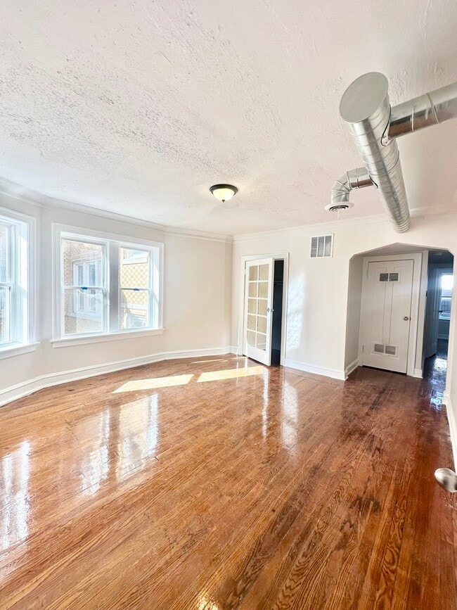 Building Photo - 1150 N Lawndale Ave