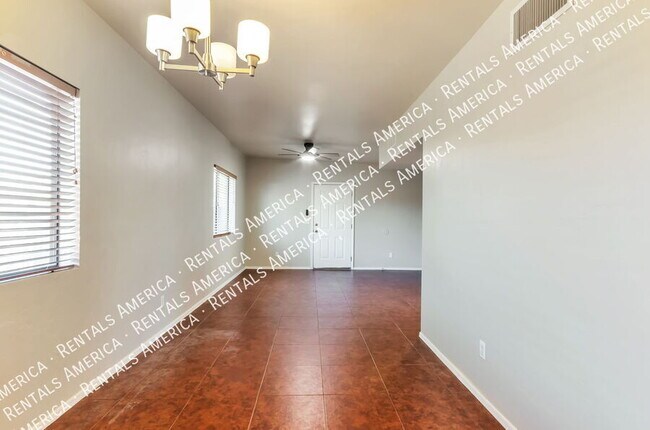 Building Photo - 1013 E Halcyon Rd