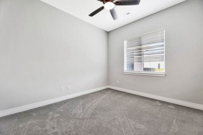 Building Photo - 4658 W Emerald Bay Ct