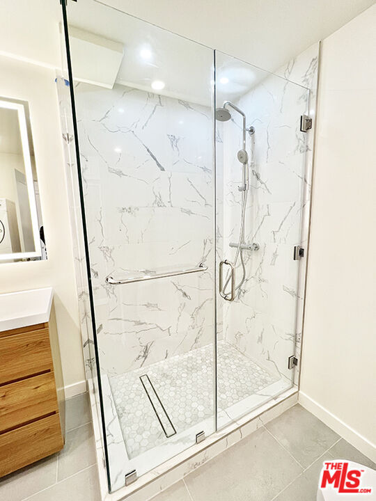 Building Photo - 468 S Roxbury Dr