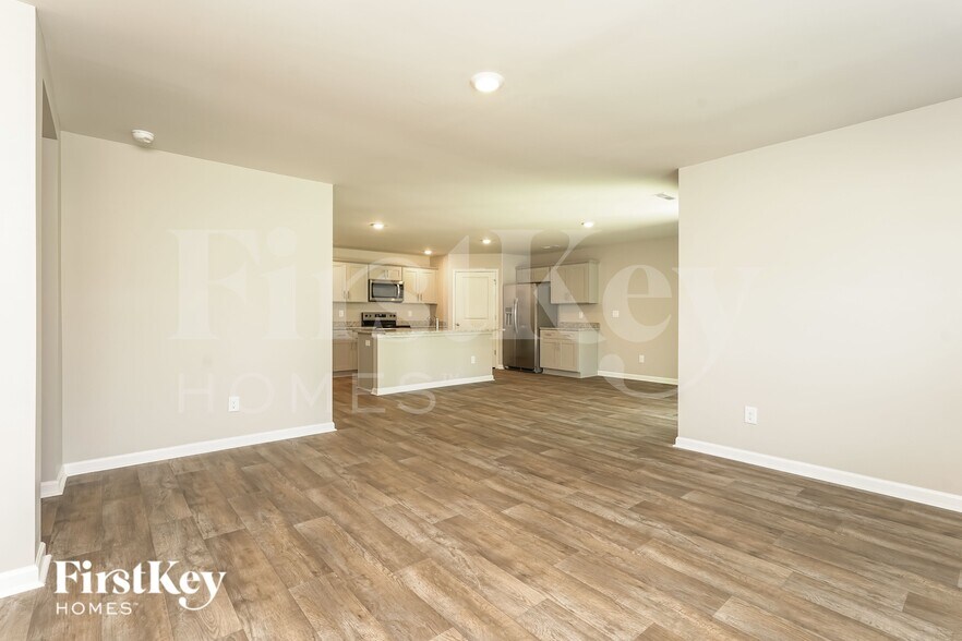 Building Photo - 261 Lantanna Ave