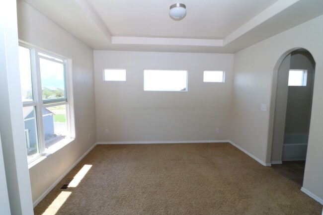 Building Photo - 3bdrm 3bath home with 2 car garage