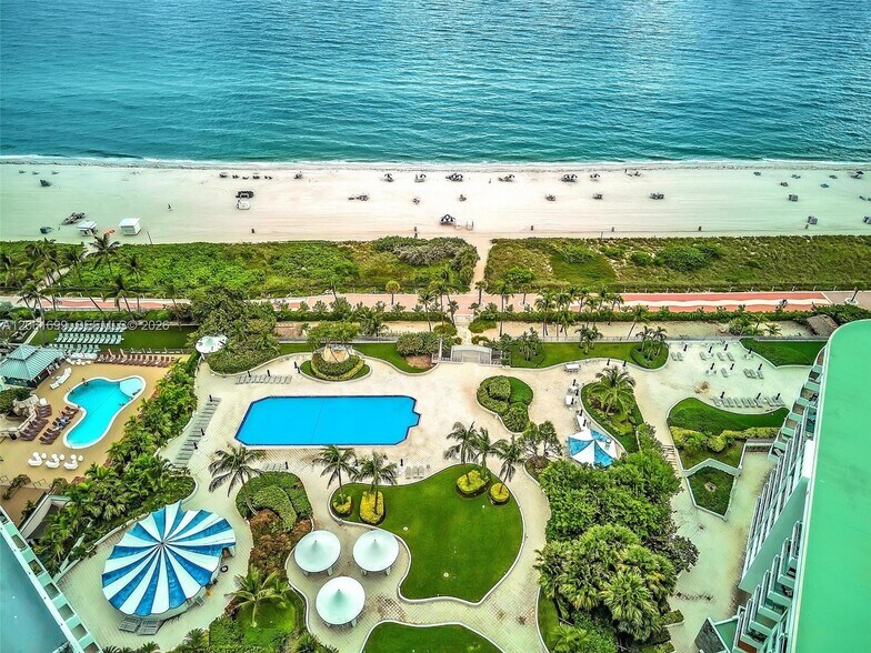 Building Photo - 5161 Collins Ave