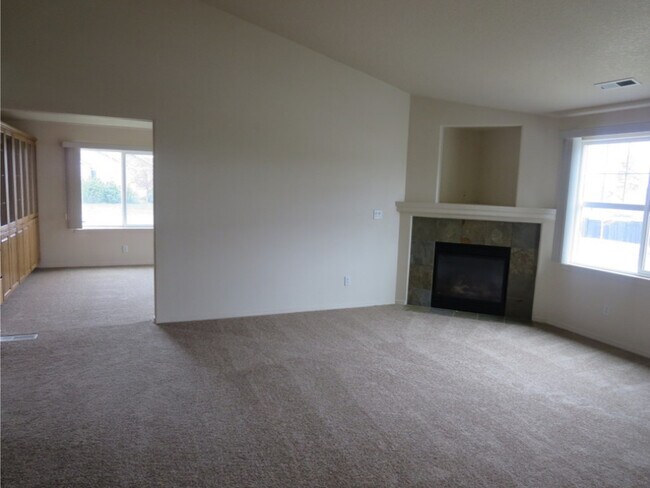 Building Photo - 63162 de Haviland St