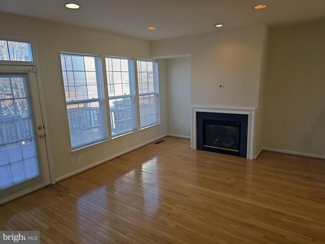 Building Photo - 8557 Wyngate Manor Ct