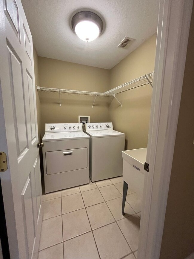 Building Photo - Quiet Home in Pine Lakes Cud-de-sac!!