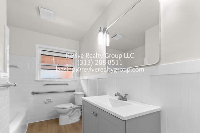 Building Photo - 20241 Kentfield St