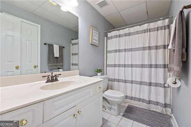 Building Photo - 2437 Pondside Pl NE