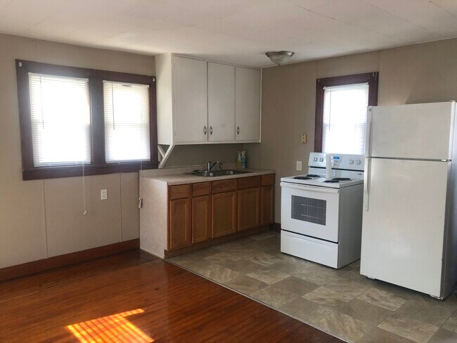 Building Photo - Unit 3