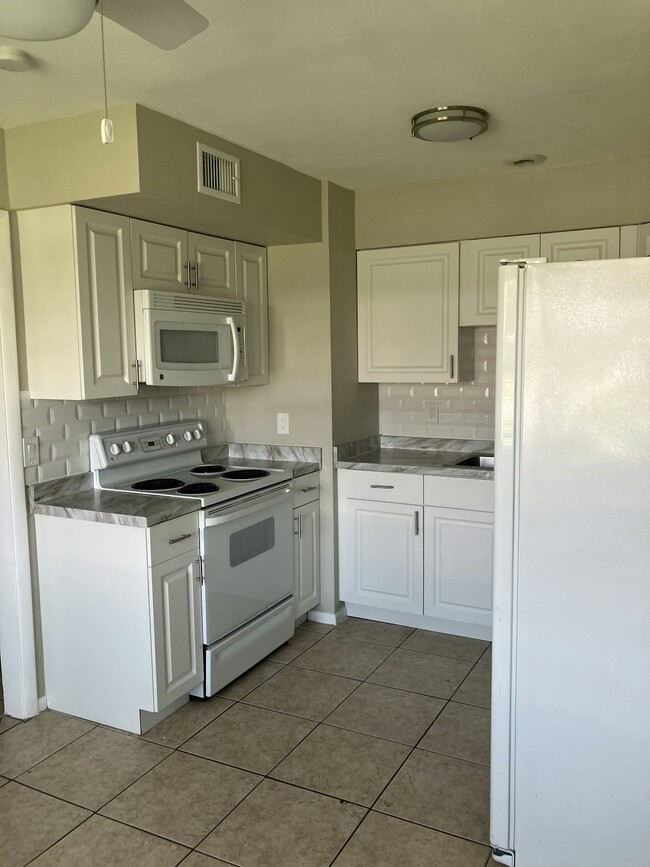 Building Photo - 5774 Gallatin Ln