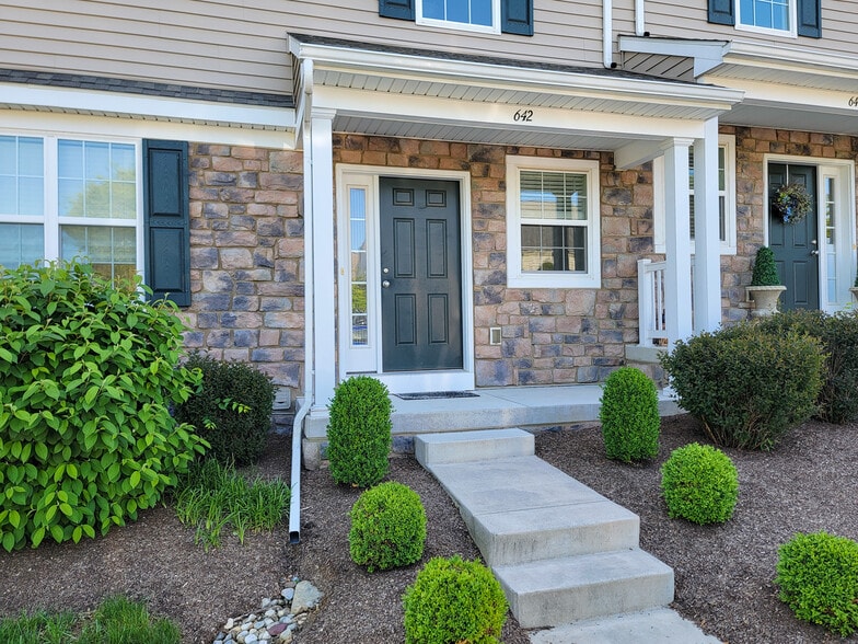 Building Photo - 642 Brentwood Dr