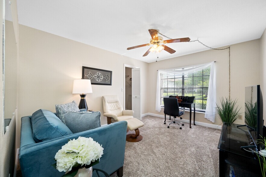 Building Photo - 3301 Crystal Ct E