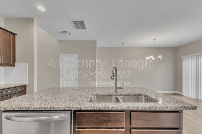 Building Photo - 1121 Latitude Dr