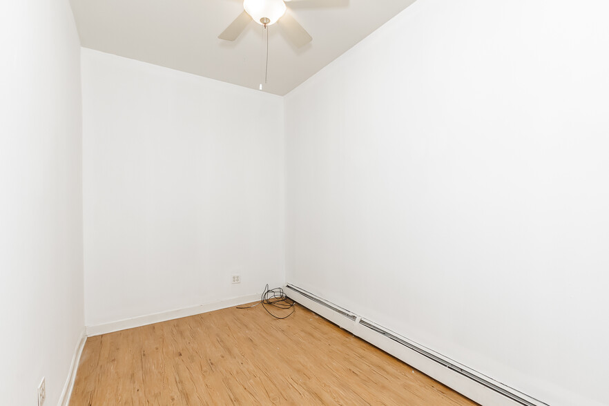 Building Photo - 1365 N Leavitt St