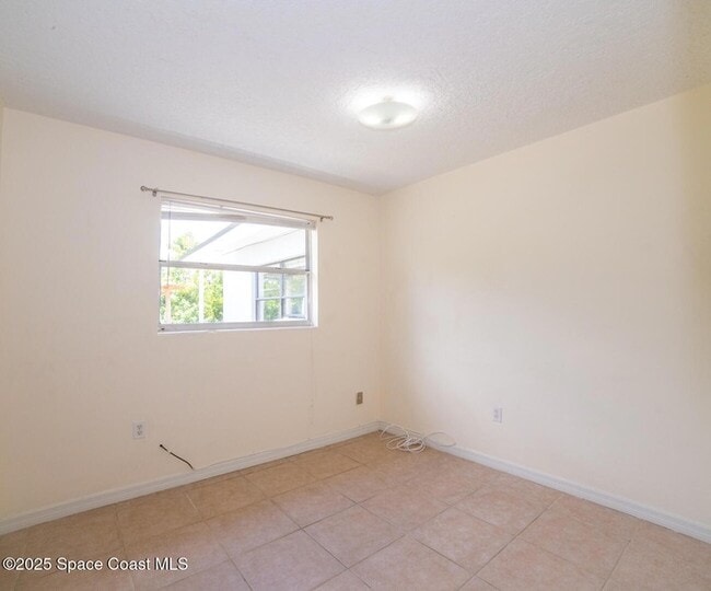 Building Photo - 2285 Dolphin Rd