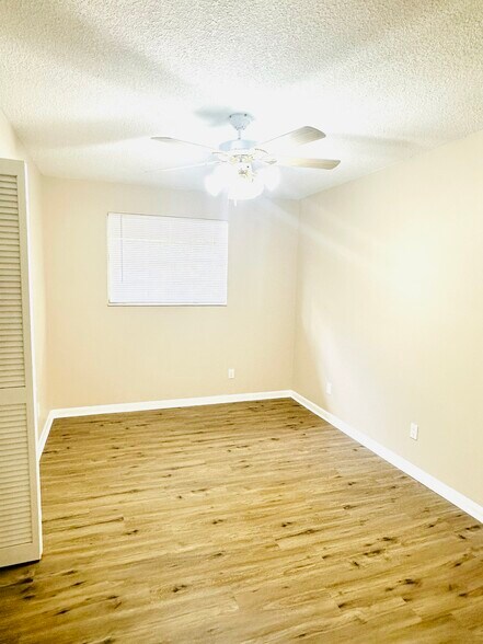 Building Photo - 261 Dillon Dr