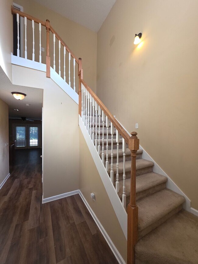 Building Photo - 435 Sandy Oak Dr