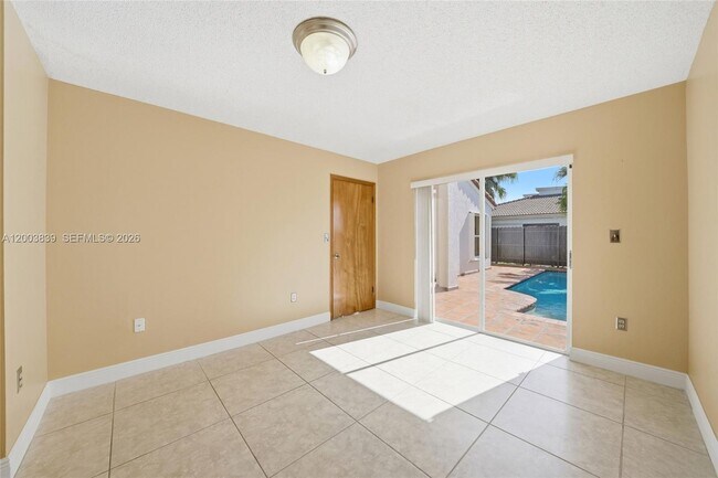 Building Photo - 631 SW 88th Ct