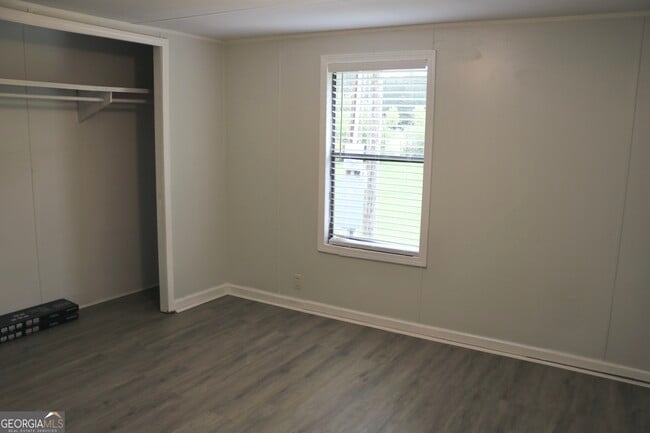 Building Photo - 42 Bartley Rd