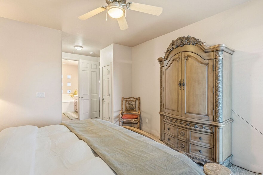 Building Photo - 225 N Country Ln