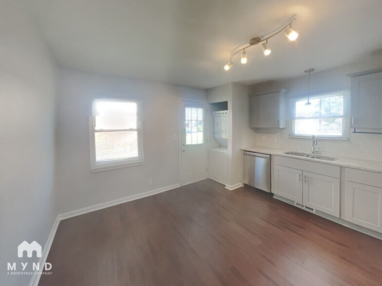 Building Photo - 2417 Dearborn Dr