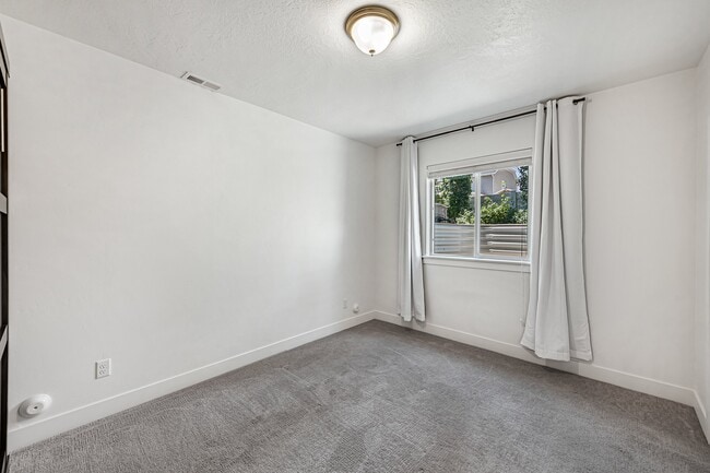 Building Photo - 1203 W Appaloosa Ln