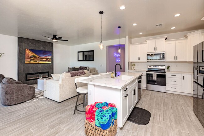 Building Photo - 3611 Breakwater Dr