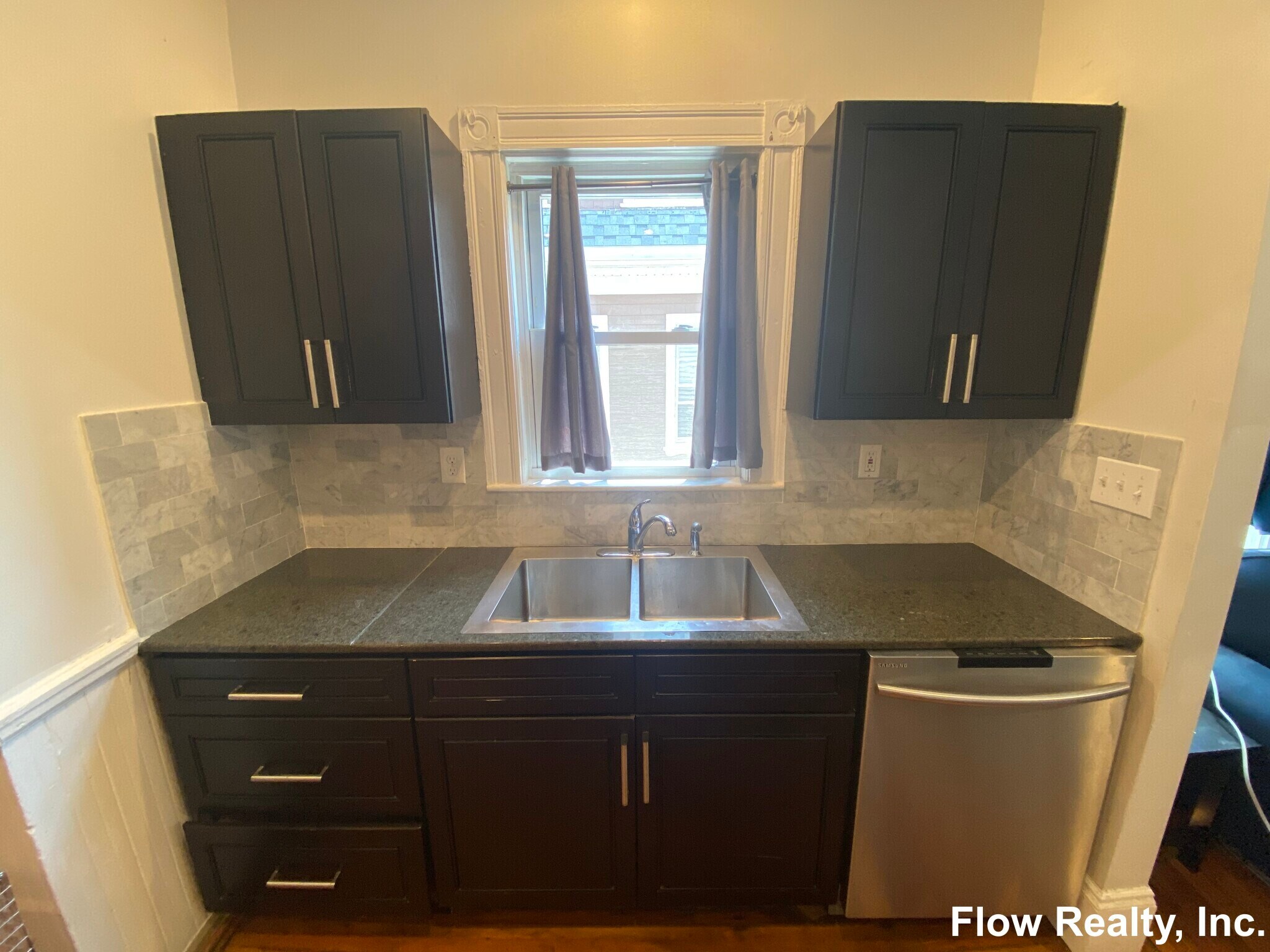 Building Photo - 197 College Ave