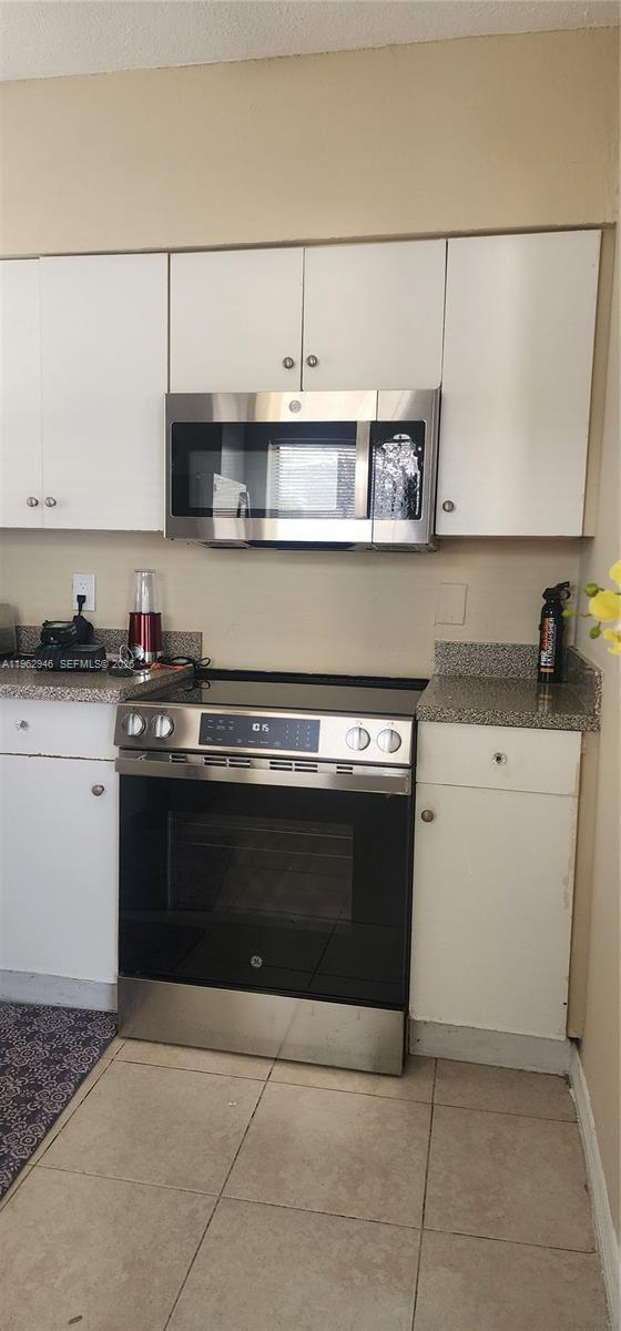 Building Photo - 1025 NW 3rd Ave