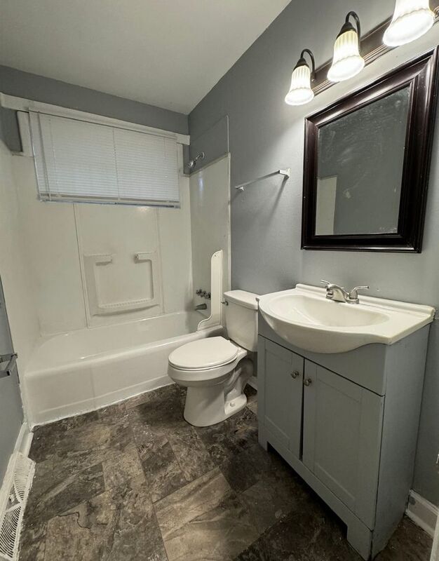 Building Photo - 534 Camrose Dr